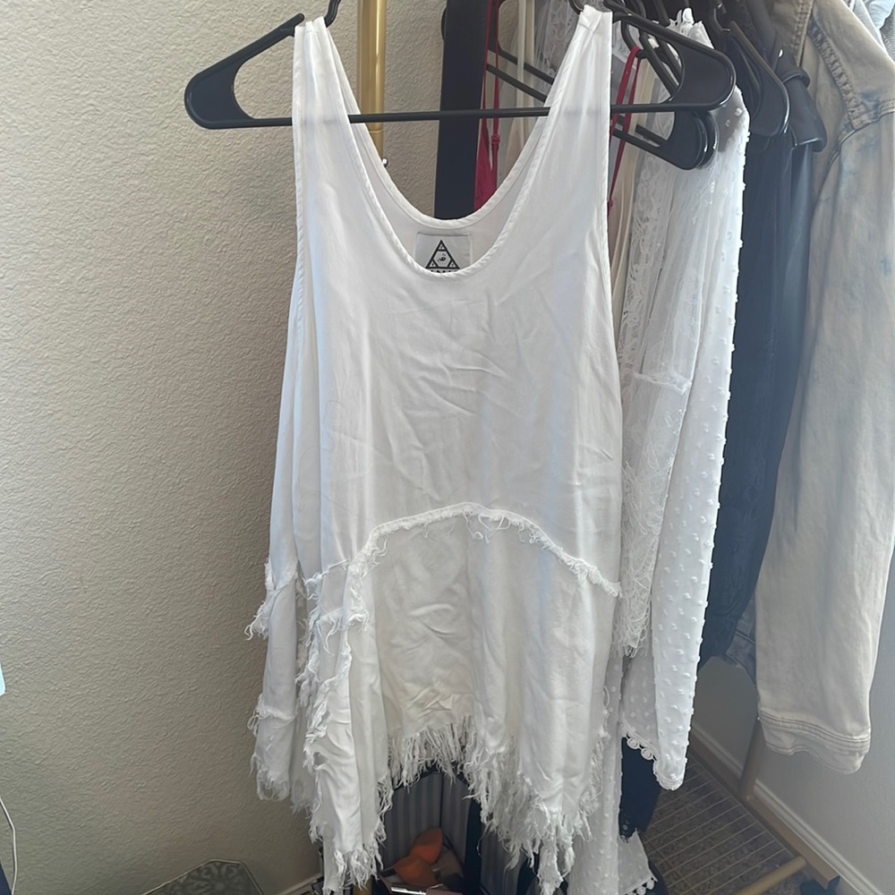 Unif distressed top